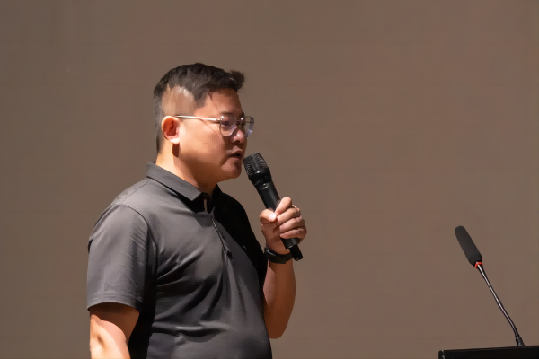 名都激光艺术总监、高级照明设计师孙凯在“光影节与创新夜游设计”发表演讲！